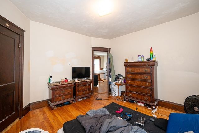 126 Sterling St, Worcester, MA 01610