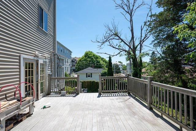 126 Sterling St, Worcester, MA 01610
