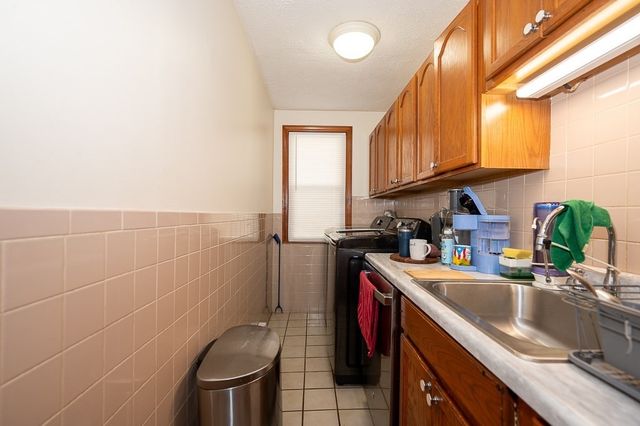 126 Sterling St, Worcester, MA 01610