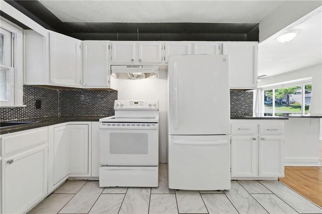 6301 E 101st Street, Kansas City, MO 64134