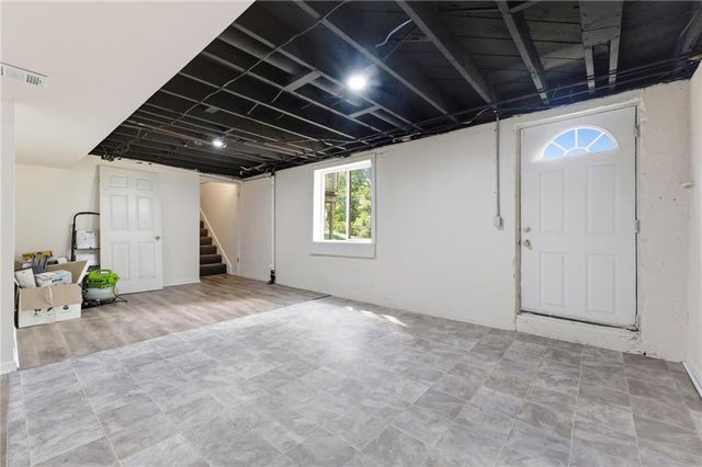 6301 E 101st Street, Kansas City, MO 64134
