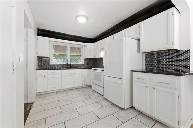 6301 E 101st Street, Kansas City, MO 64134