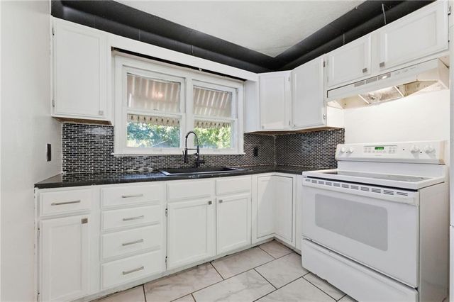 6301 E 101st Street, Kansas City, MO 64134