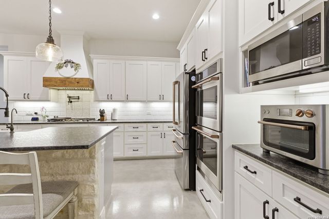 712 LIVE OAK RIDGE RD, Bulverde, TX 78163