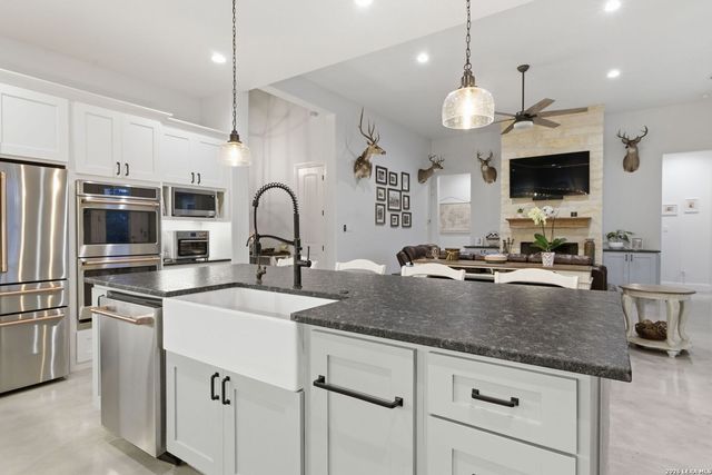 712 LIVE OAK RIDGE RD, Bulverde, TX 78163