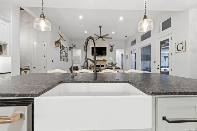 712 LIVE OAK RIDGE RD, Bulverde, TX 78163