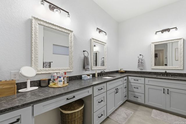 712 LIVE OAK RIDGE RD, Bulverde, TX 78163