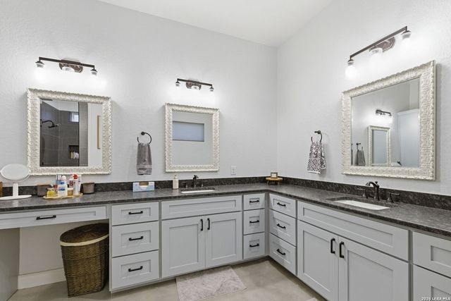 712 LIVE OAK RIDGE RD, Bulverde, TX 78163