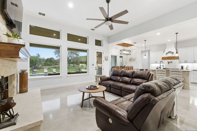712 LIVE OAK RIDGE RD, Bulverde, TX 78163