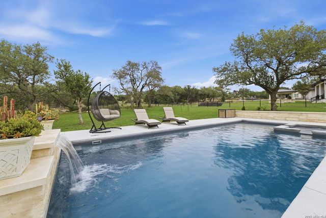712 LIVE OAK RIDGE RD, Bulverde, TX 78163