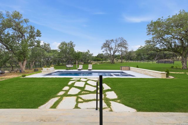 712 LIVE OAK RIDGE RD, Bulverde, TX 78163