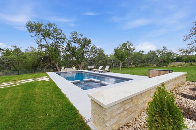 712 LIVE OAK RIDGE RD, Bulverde, TX 78163