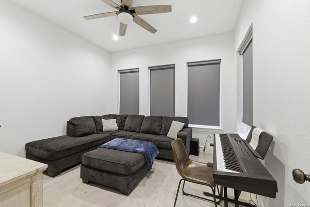 712 LIVE OAK RIDGE RD, Bulverde, TX 78163