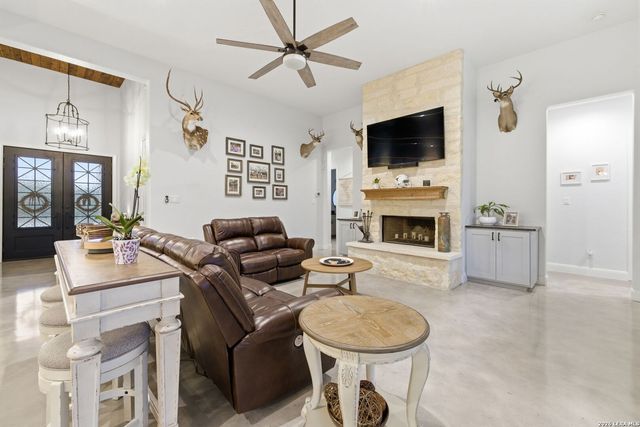 712 LIVE OAK RIDGE RD, Bulverde, TX 78163
