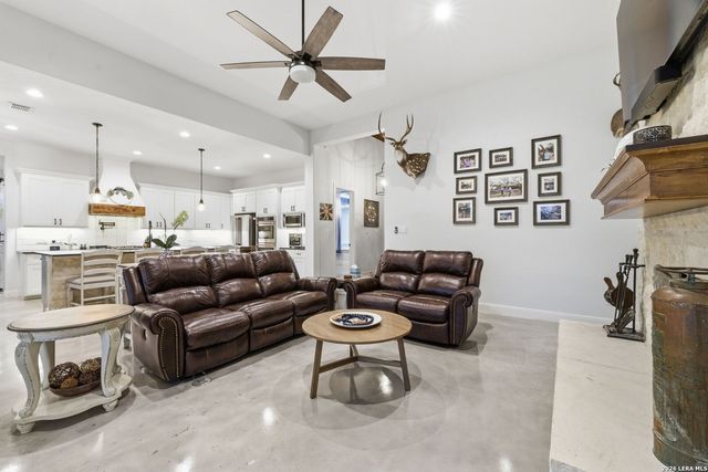 712 LIVE OAK RIDGE RD, Bulverde, TX 78163