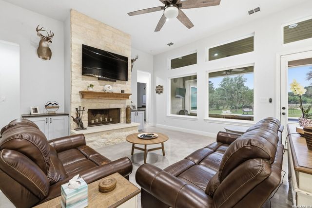 712 LIVE OAK RIDGE RD, Bulverde, TX 78163