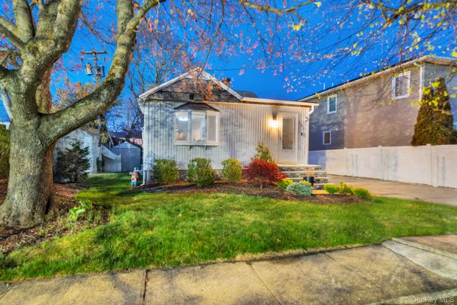 105 Thomas Place, Bellmore, NY 11710