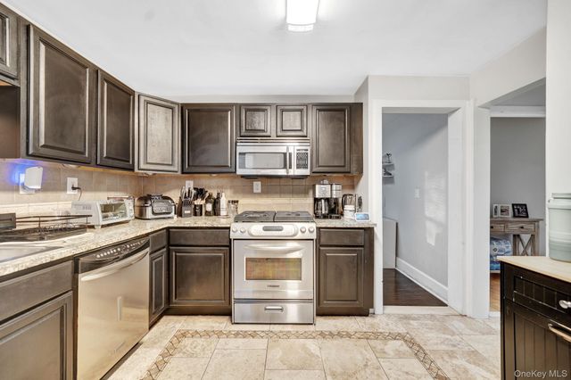 105 Thomas Place, Bellmore, NY 11710