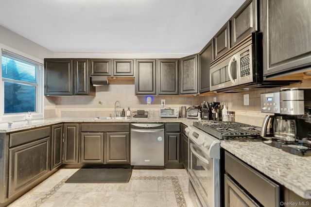 105 Thomas Place, Bellmore, NY 11710