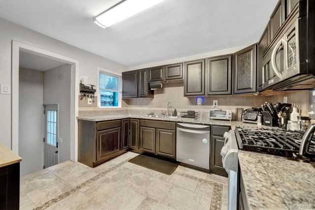 105 Thomas Place, Bellmore, NY 11710