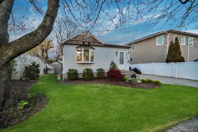 105 Thomas Place, Bellmore, NY 11710