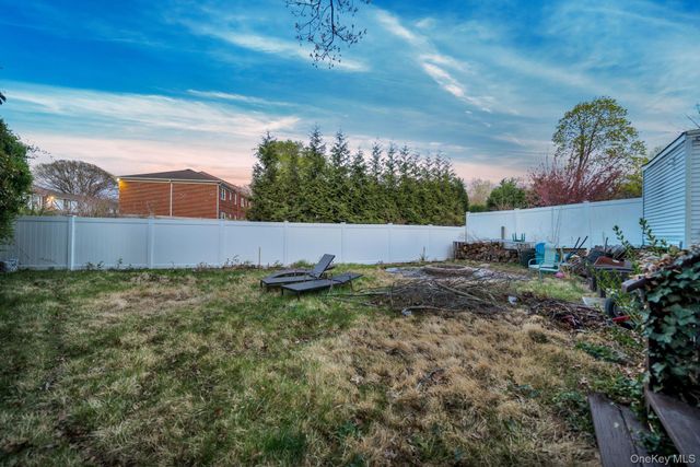 105 Thomas Place, Bellmore, NY 11710