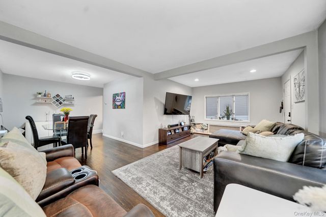 105 Thomas Place, Bellmore, NY 11710