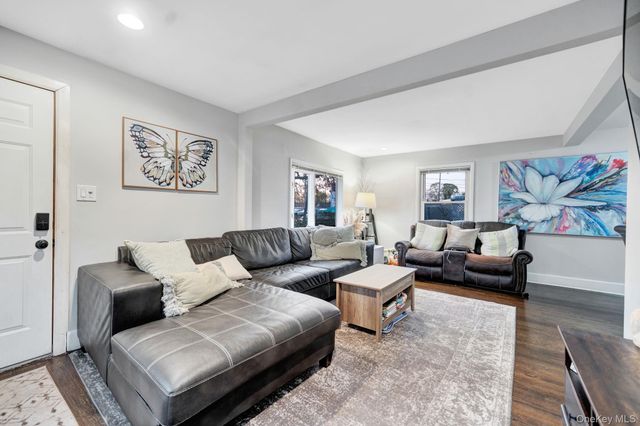 105 Thomas Place, Bellmore, NY 11710