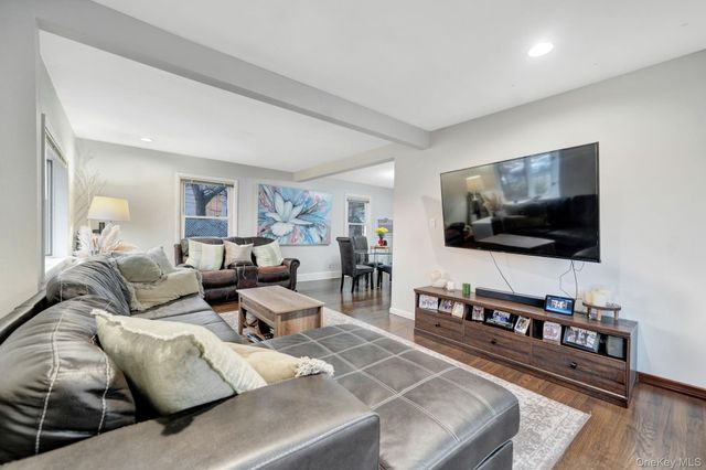 105 Thomas Place, Bellmore, NY 11710