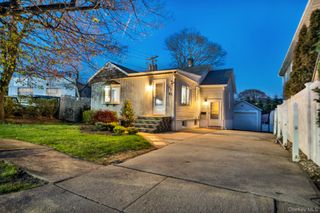 105 Thomas Place, Bellmore, NY 11710