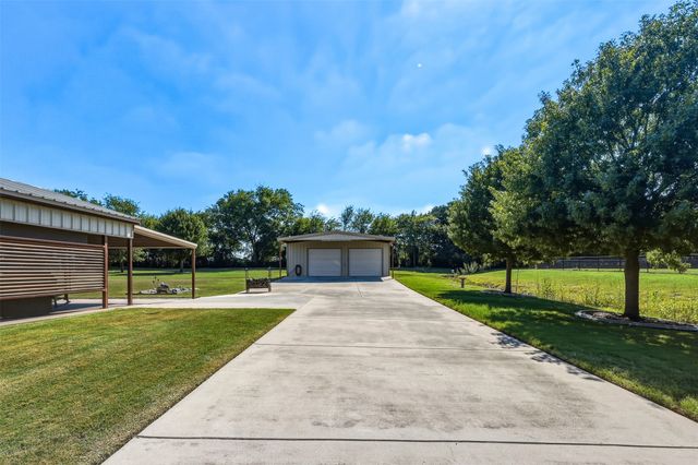 156 Creekwood Ranch Road, Azle, TX 76020