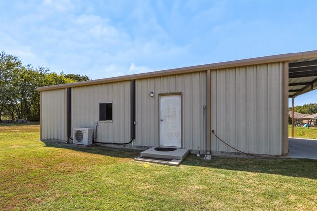 156 Creekwood Ranch Road, Azle, TX 76020