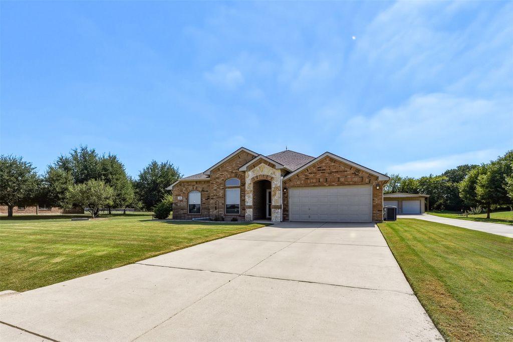 156 Creekwood Ranch Road, Azle, TX 76020 — photo 4
