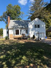 65 Princeton Street, Roslyn Heights, NY 11577