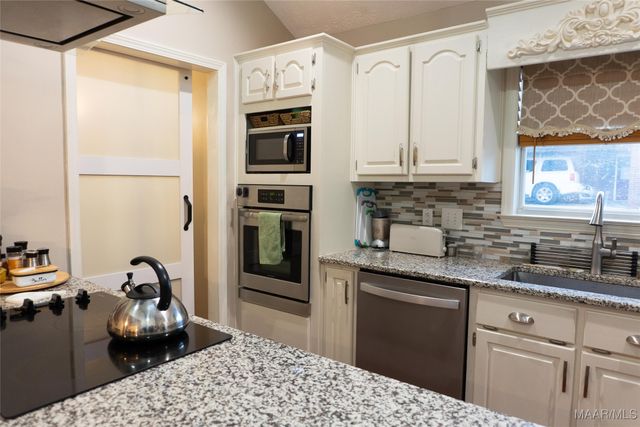 485 Spring Hollow Drive, Deatsville, AL 36022