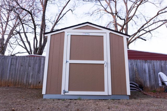 485 Spring Hollow Drive, Deatsville, AL 36022