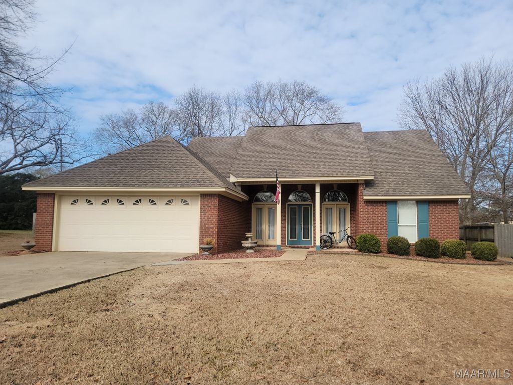 485 Spring Hollow Drive, Deatsville, AL 36022