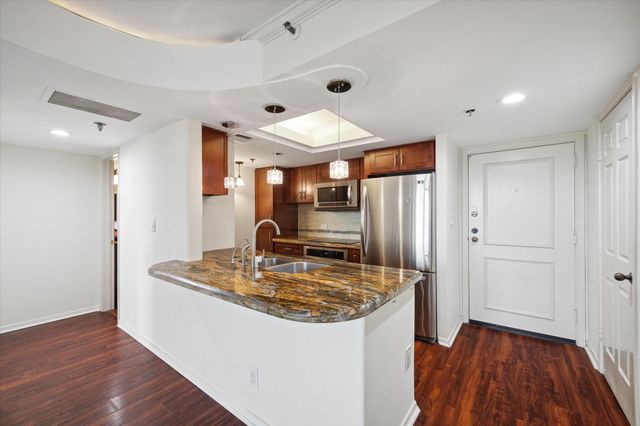 3525 Sage Road 512, Houston, TX 77056