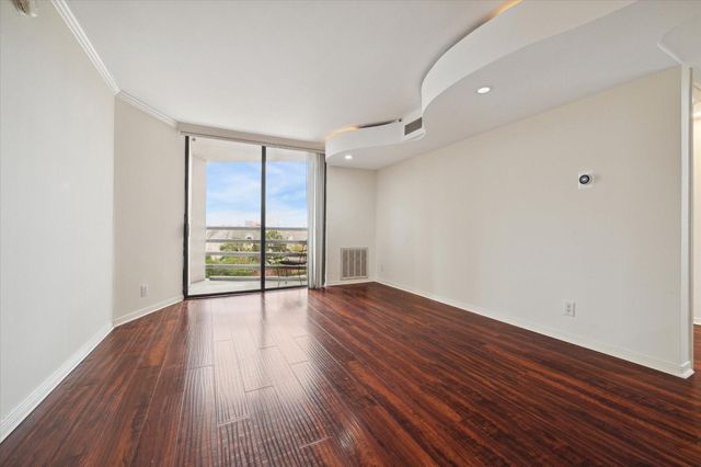 3525 Sage Road 512, Houston, TX 77056