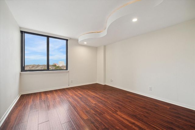 3525 Sage Road 512, Houston, TX 77056