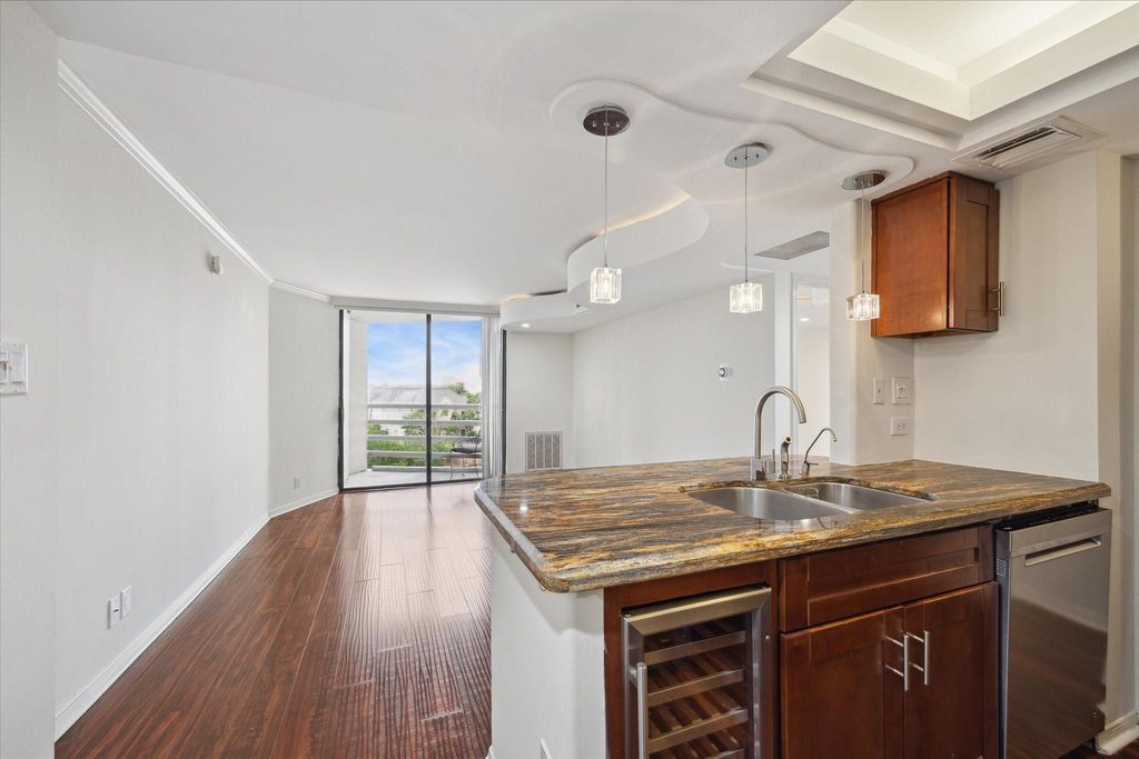 3525 Sage Road 512, Houston, TX 77056
