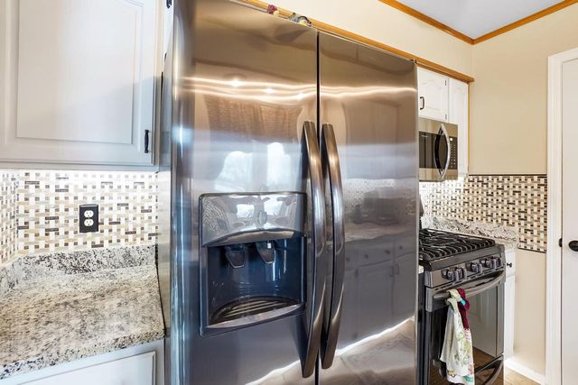 1807 Swartz DRIVE, Waukesha, WI 53188