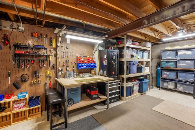 1807 Swartz DRIVE, Waukesha, WI 53188