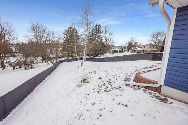1807 Swartz DRIVE, Waukesha, WI 53188