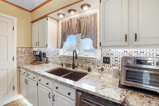 1807 Swartz DRIVE, Waukesha, WI 53188