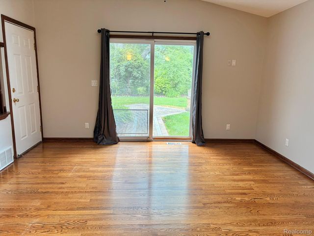 2111 Earlmont Road, Berkley, MI 48072