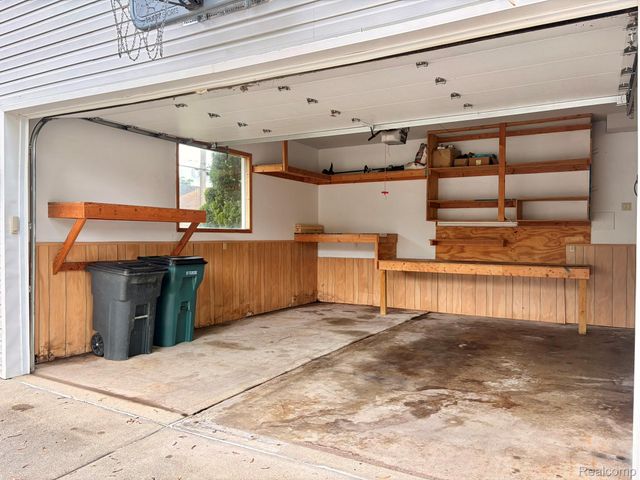 2111 Earlmont Road, Berkley, MI 48072