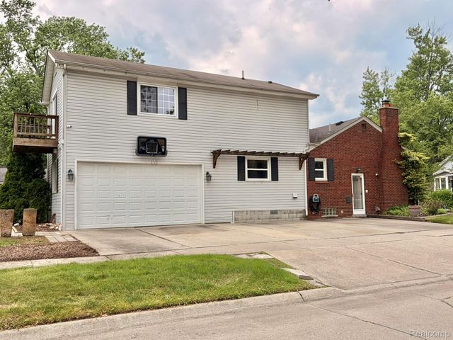 2111 Earlmont Road, Berkley, MI 48072