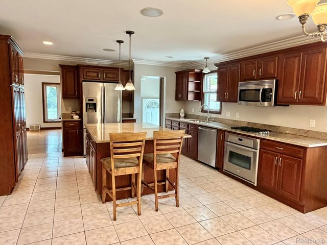 2111 Earlmont Road, Berkley, MI 48072