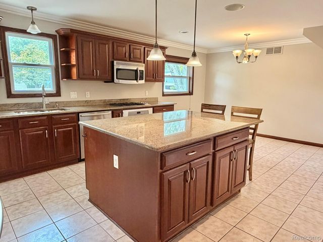 2111 Earlmont Road, Berkley, MI 48072